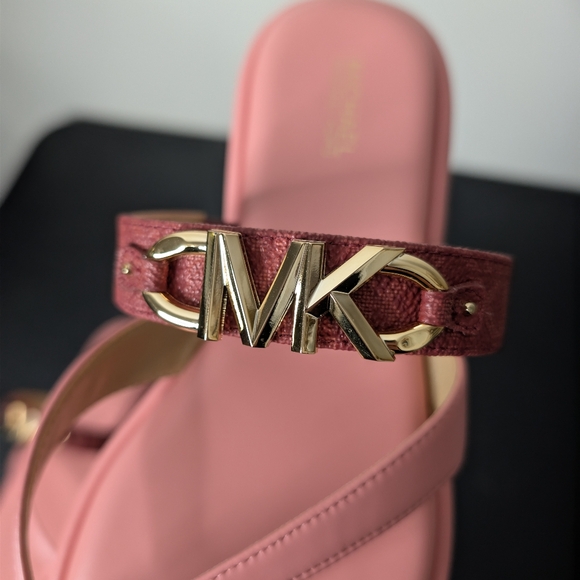Michael Kors Izzy Rose Pink MK Logo Toe-Loop Slide Sandals - Picture 3 of 7